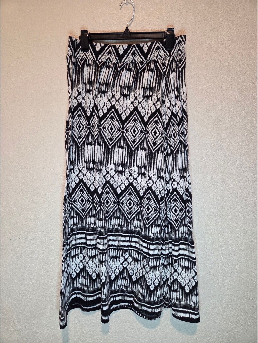 Faded Glory Black Aztec Pattern Maxi Skirt 1X (16W)